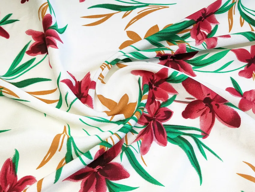 Штапель шелковистый цветочный вальс, молочный (отрез 1,7 м) - фото 1 - интернет-магазин tkani-atlas.com.ua