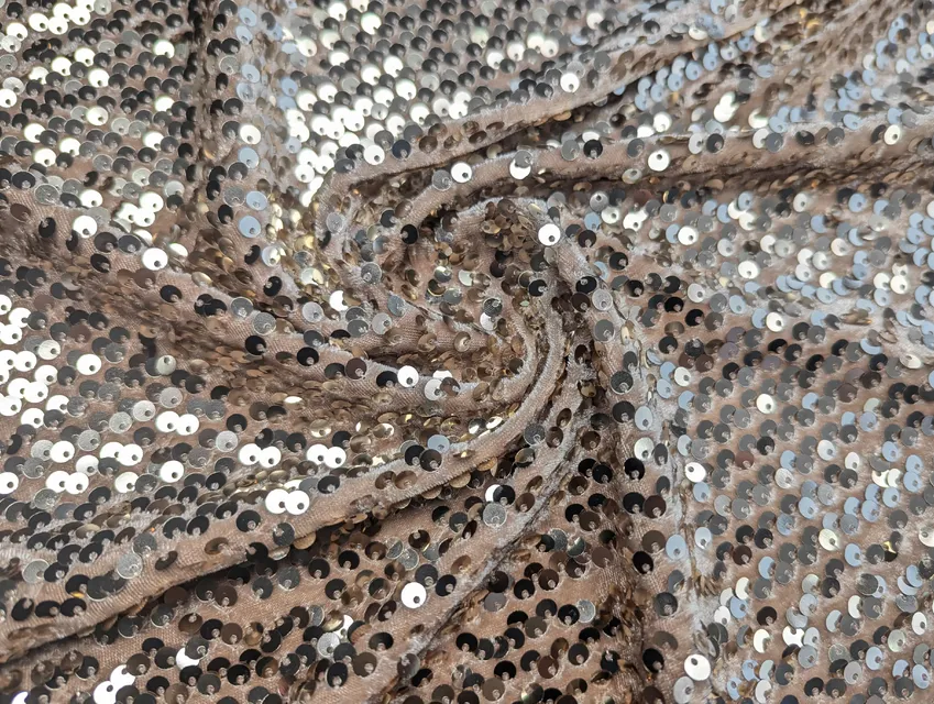 Оксамит з паєткою світле золото на бежевому (відріз 0,9 м) - фото 1 - інтернет-магазин tkani-atlas.com.ua