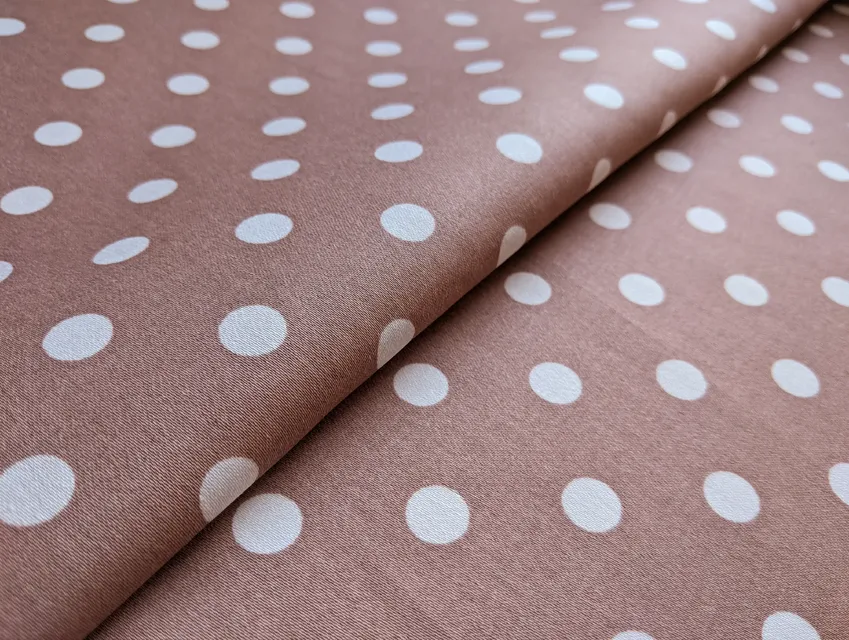 Котон сатин горох 10 мм, білий на бежевому (відріз 1,2 м) - фото 1 - інтернет-магазин tkani-atlas.com.ua
