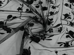 Сітка з флоком квіткові мрії, чорний (відріз 2,6 м) - інтернет-магазин tkani-atlas.com.ua