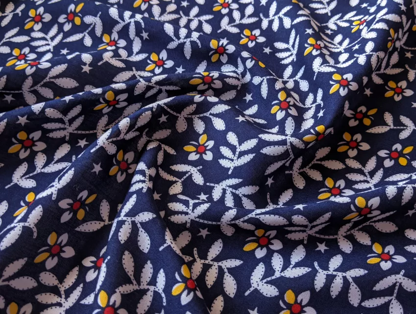 Штапель шовковистий дрібні квіточки, темно-синій - фото 1 - інтернет-магазин tkani-atlas.com.ua