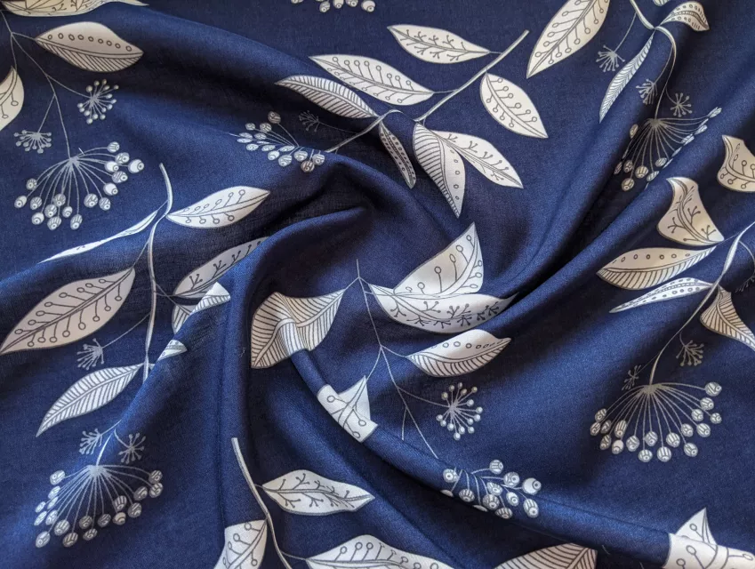 Штапель полевые цветы, темно-синий - фото 1 - интернет-магазин tkani-atlas.com.ua