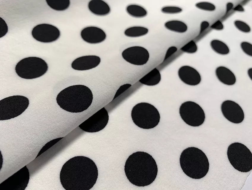 Французская вискоза софт горох 12 мм, черный на молочном - фото 1 - интернет-магазин tkani-atlas.com.ua