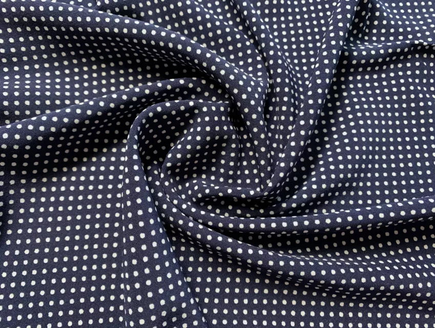 Французская вискоза софт мелкий горошек 2 мм, темно-синие на белом - фото 1 - интернет-магазин tkani-atlas.com.ua