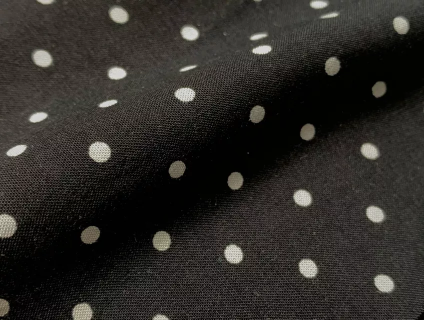 Штапель мелкий горошек 3 мм, белый на черном - фото 1 - интернет-магазин tkani-atlas.com.ua
