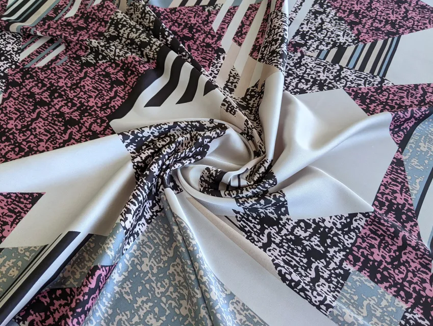 Шовк сатин геометрична абстракція, рожевий - фото 1 - інтернет-магазин tkani-atlas.com.ua