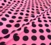 Креп горошки черные, розовый неоновый - фото 1 - интернет-магазин tkani-atlas.com.ua