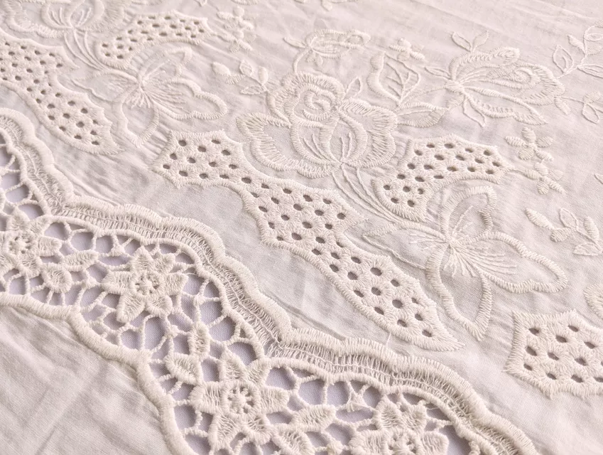 Котон вишивка купон ніжні квіти, світлий бежевий - фото 1 - інтернет-магазин tkani-atlas.com.ua