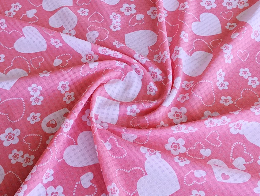 Шифон клеточка сердечки, розовые на белом - фото 1 - интернет-магазин tkani-atlas.com.ua
