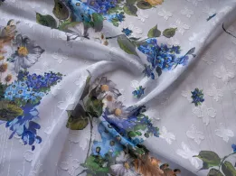 Шифон жаккард с люрексом яскраві квіти, синій на білому - інтернет-магазин tkani-atlas.com.ua