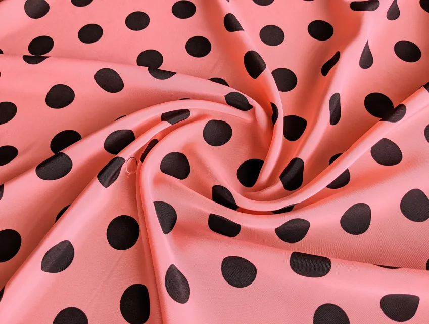 Вискоза Индонезия горох на персиковом, черный на персиковом - фото 1 - интернет-магазин tkani-atlas.com.ua