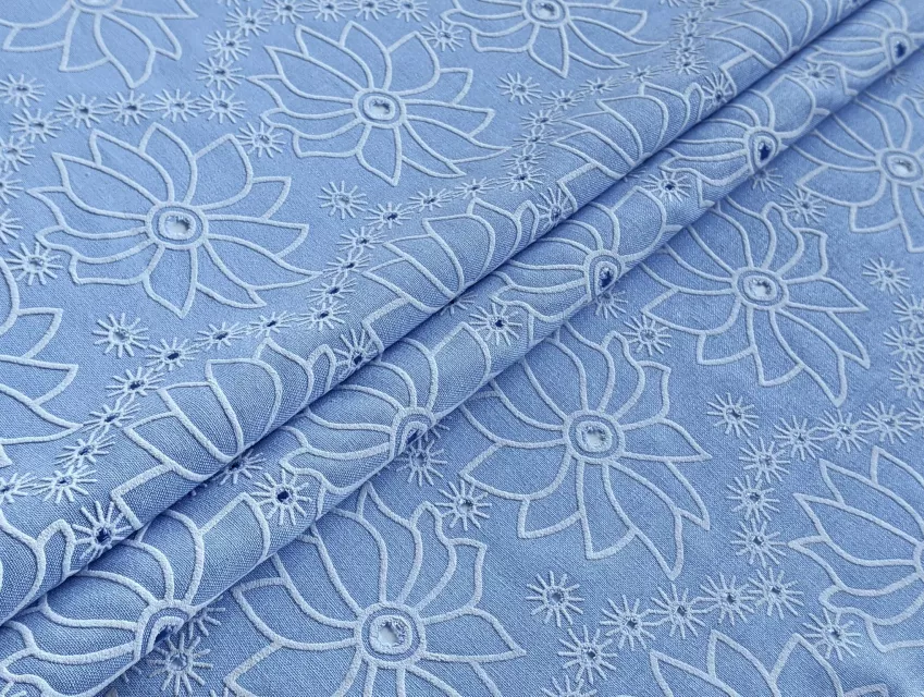 Котон Бальпо квіткова композиція, небесно-блакитний - фото 1 - інтернет-магазин tkani-atlas.com.ua