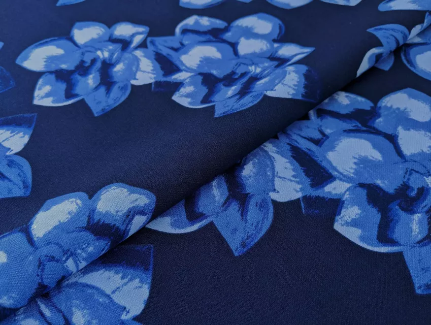 Парижанка вечірні квіти, електрик на синьому - фото 1 - інтернет-магазин tkani-atlas.com.ua