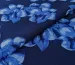 Парижанка вечірні квіти, електрик на синьому - фото 1 - інтернет-магазин tkani-atlas.com.ua