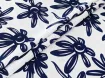 Льон з віскозою квіти, темно-синій на білому - інтернет-магазин tkani-atlas.com.ua