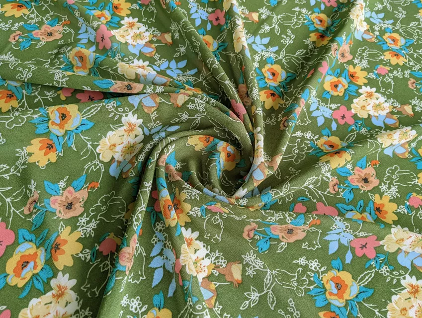 Шифон креповый цветочная композиция, зеленая трава - фото 1 - интернет-магазин tkani-atlas.com.ua