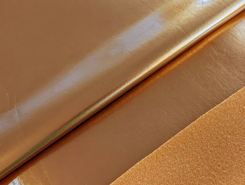 Шкіра лак, темне золото - фото 1 - інтернет-магазин tkani-atlas.com.ua