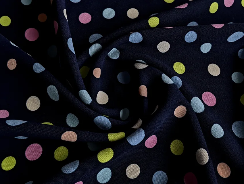 Американський креп малюнок різнокольорові горошки, темно-синій - фото 1 - інтернет-магазин tkani-atlas.com.ua