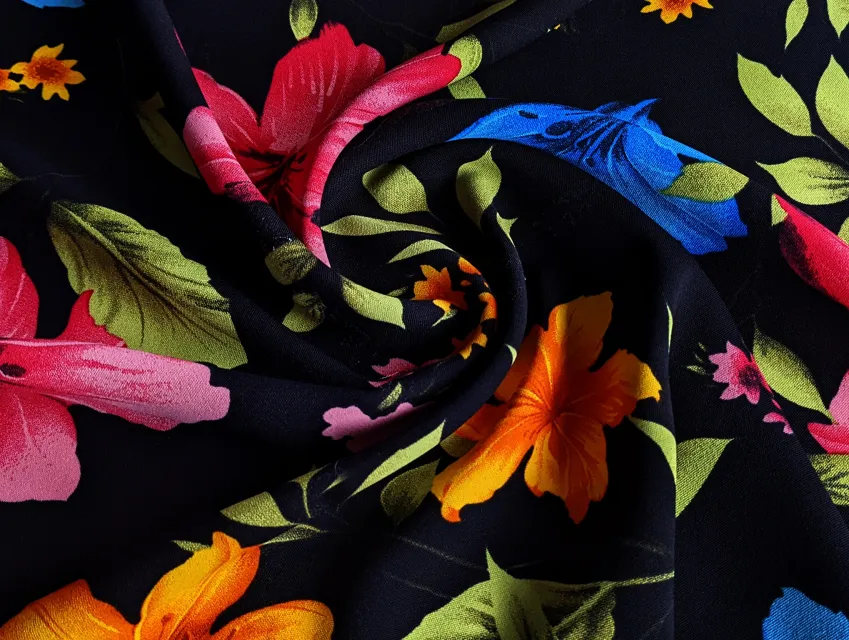 Американський креп малюнок лілії, багатокольоровий на чорному - фото 1 - інтернет-магазин tkani-atlas.com.ua