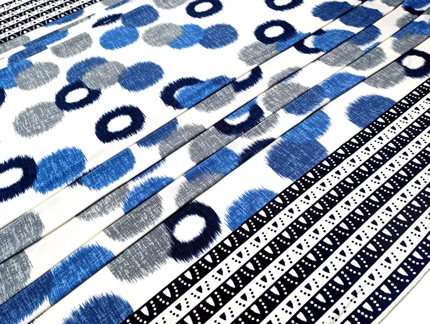 Трикотаж масло двосторонній купон 16.5см, синій на молочному - фото 1 - інтернет-магазин tkani-atlas.com.ua