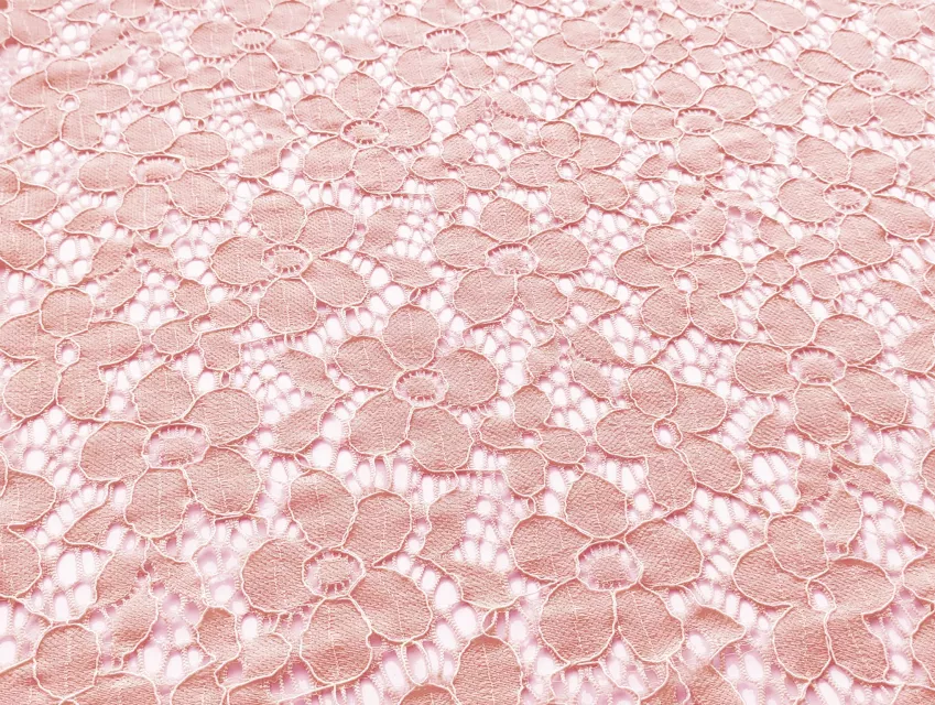 Гипюр стрейчевый цветочный, персиковый - фото 1 - интернет-магазин tkani-atlas.com.ua