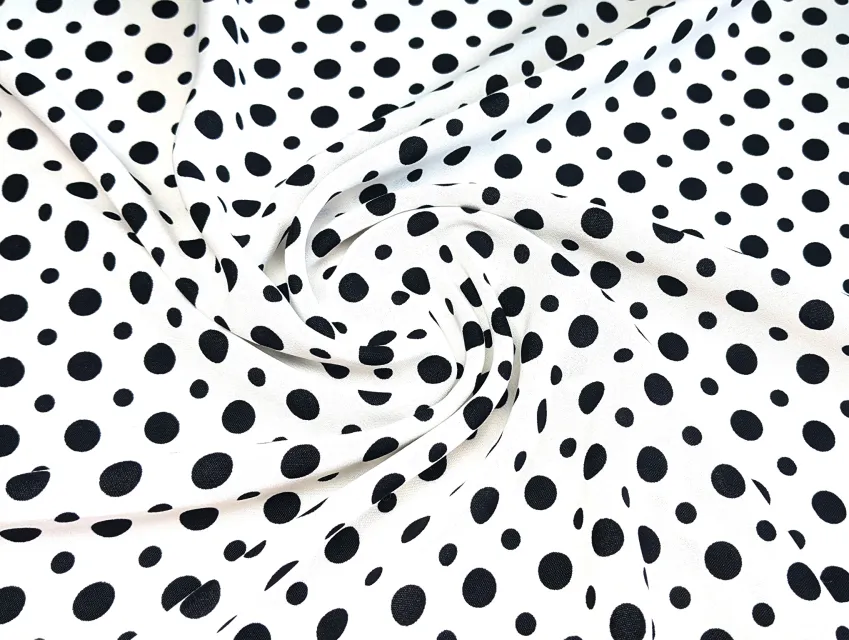Американский креп рисунок микс горошков, черный на молочном - фото 1 - интернет-магазин tkani-atlas.com.ua