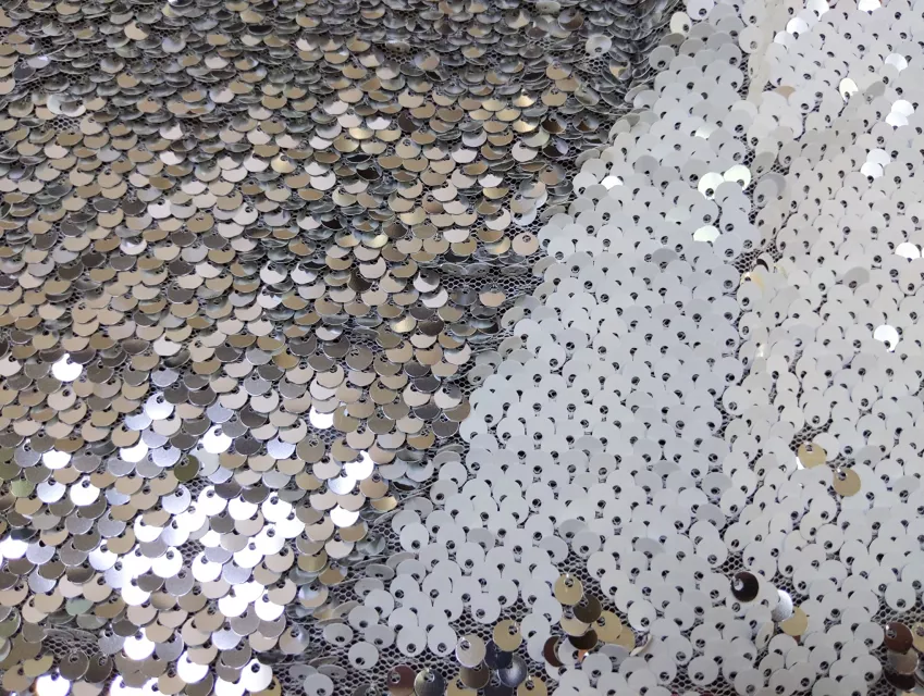 Пайетка перевертыш двухсторонняя, белый с серебром (отрез 0,7 м) - фото 1 - интернет-магазин tkani-atlas.com.ua