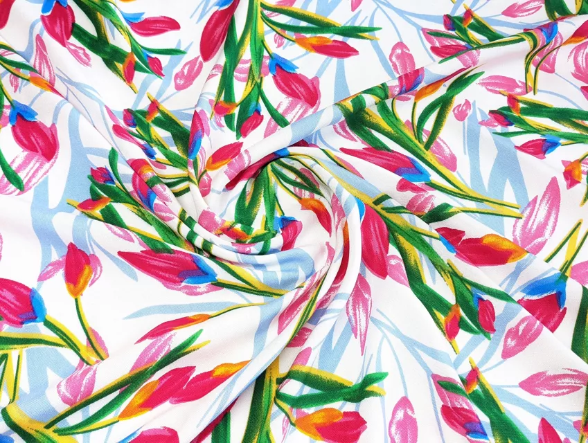 Штапель шелковистый тюльпаны, белый (отрез 1,9 м) - фото 1 - интернет-магазин tkani-atlas.com.ua