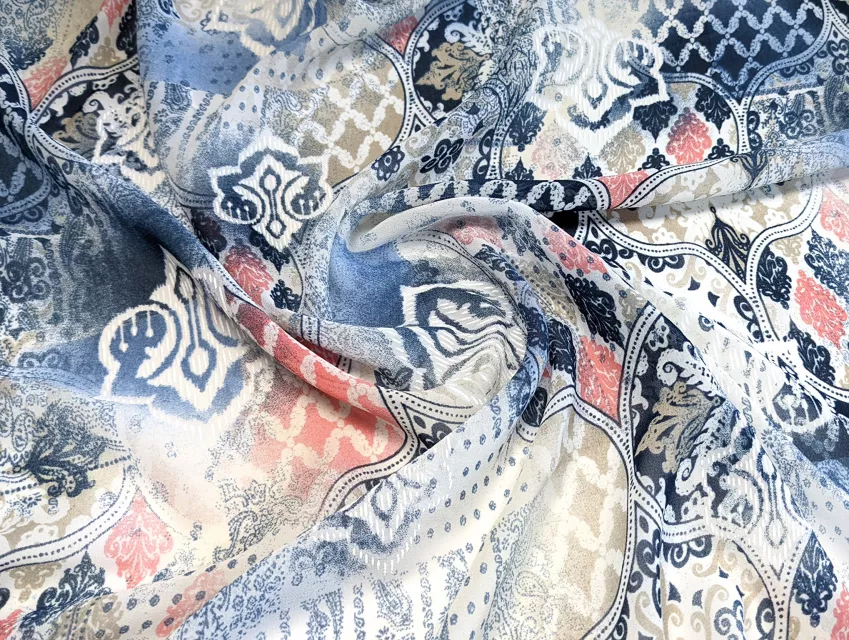 Шифон Бальпо микс орнаментов, серо-коралловый - фото 1 - интернет-магазин tkani-atlas.com.ua