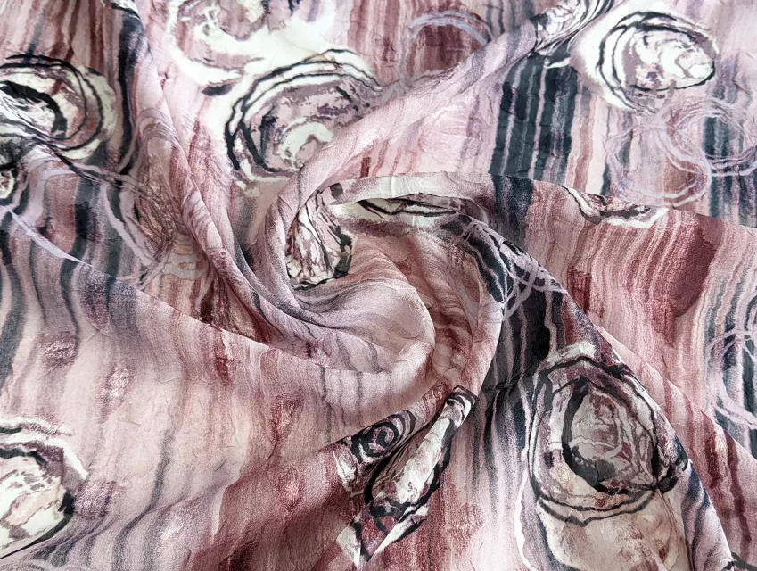 Шифон креш троянди (ширина 1,3м), фрезовий - фото 1 - інтернет-магазин tkani-atlas.com.ua