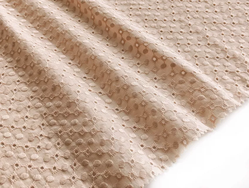 Прошва квіткова геометрія, бежевий (відріз 0,7 м) - фото 1 - інтернет-магазин tkani-atlas.com.ua