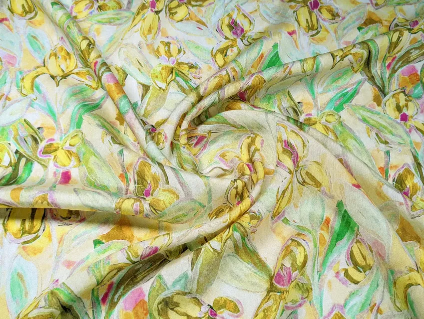 Шелк вискоза цветочные узоры, лимонный с салатовым - фото 1 - интернет-магазин tkani-atlas.com.ua