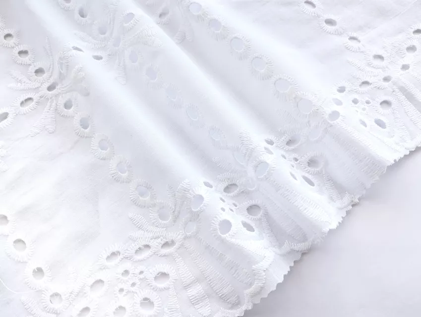 Прошва квіткова клітинка, білий - фото 1 - інтернет-магазин tkani-atlas.com.ua