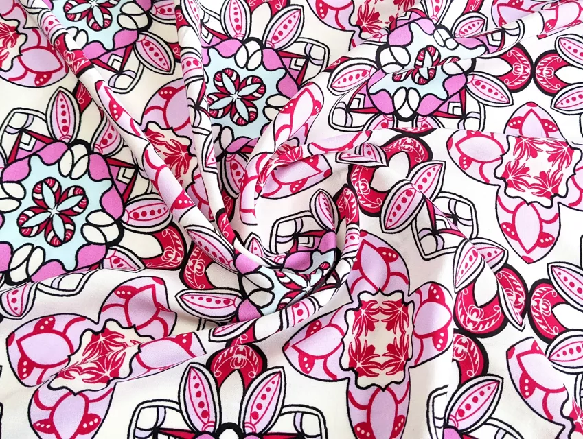 Штапель шовковистий східний орнамент, малиновий - фото 1 - інтернет-магазин tkani-atlas.com.ua