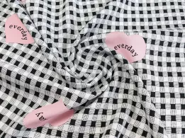 Штапель сердечки на клеточке, розовый на черном - интернет-магазин tkani-atlas.com.ua