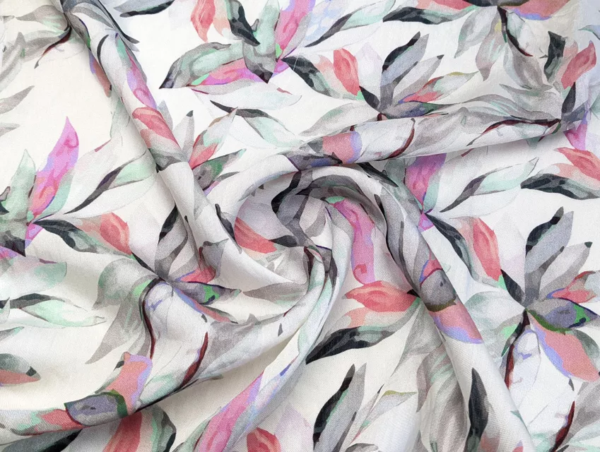 Шовк віскоза квіткова фантазія, сіро-молочний - фото 1 - інтернет-магазин tkani-atlas.com.ua