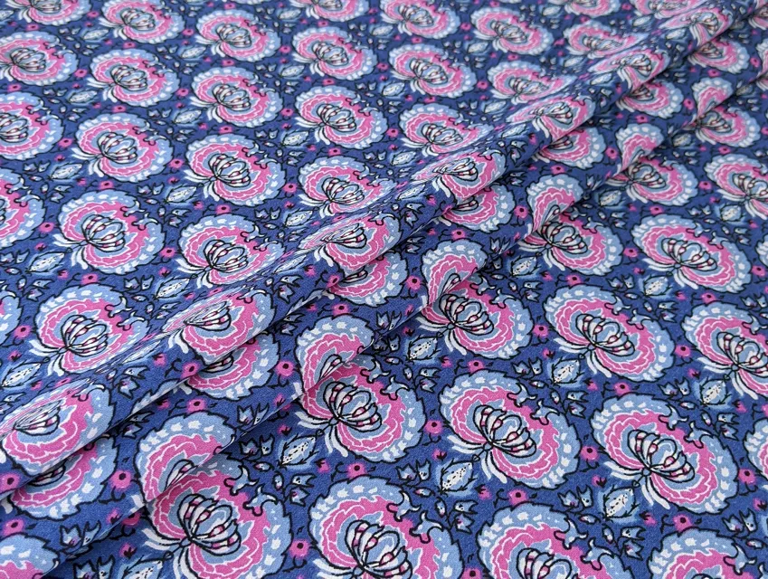 Стрейч коттон принт цветочная композиция, розовый на синем - фото 1 - интернет-магазин tkani-atlas.com.ua