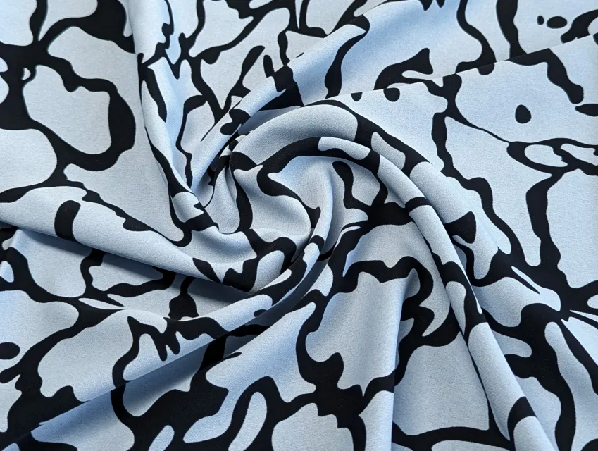 Костюмка шелковистая акварельная абстракция, голубой с черным - фото 1 - интернет-магазин tkani-atlas.com.ua