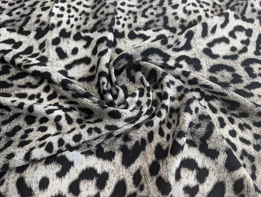 Костюмка шелковистая снежный барс, серо-бежевый с черным - фото 1 - интернет-магазин tkani-atlas.com.ua