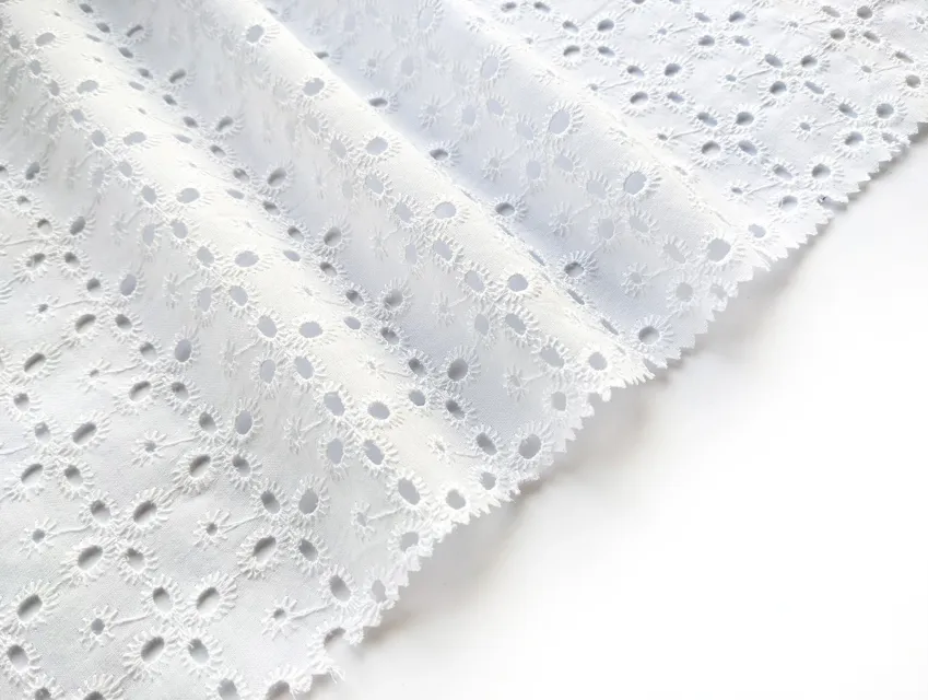 Прошва чотири пелюстки, білий (відріз 2,1 м) - фото 1 - інтернет-магазин tkani-atlas.com.ua
