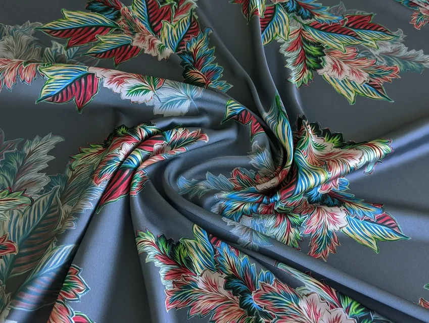 Шелк Армани радужные цветы, серый (отрез 2,4 м) - фото 1 - интернет-магазин tkani-atlas.com.ua