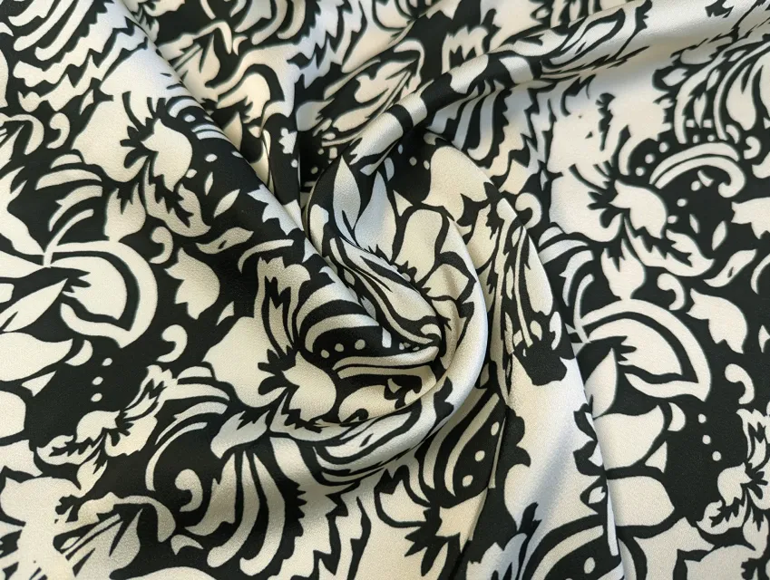 Костюмна Бель квіткові силуети, бежевий на чорному - фото 1 - інтернет-магазин tkani-atlas.com.ua