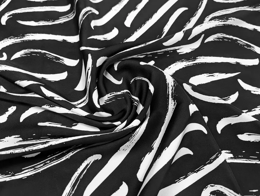 Костюмна Бель мазки пензля, молочний на чорному - фото 1 - інтернет-магазин tkani-atlas.com.ua