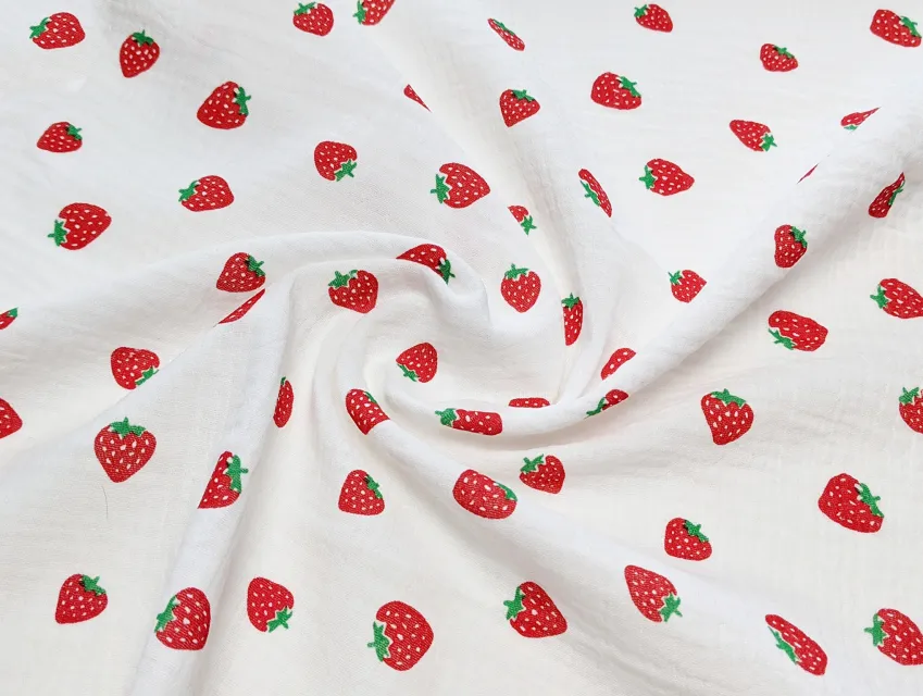 Муслин рисунок клубника, молочный - фото 1 - интернет-магазин tkani-atlas.com.ua