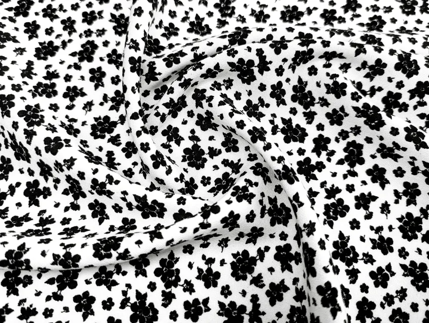 Штапель шовковистий квітковий дует, молочний з чорним - фото 1 - інтернет-магазин tkani-atlas.com.ua