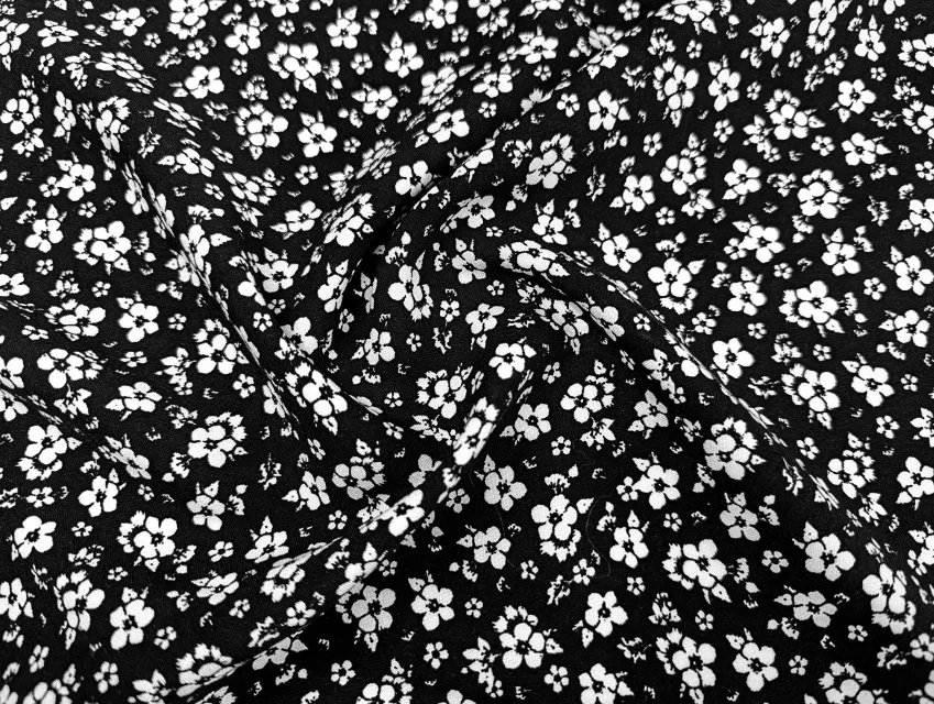 Штапель шовковистий квітковий настрій, чорний з молочним - фото 1 - інтернет-магазин tkani-atlas.com.ua
