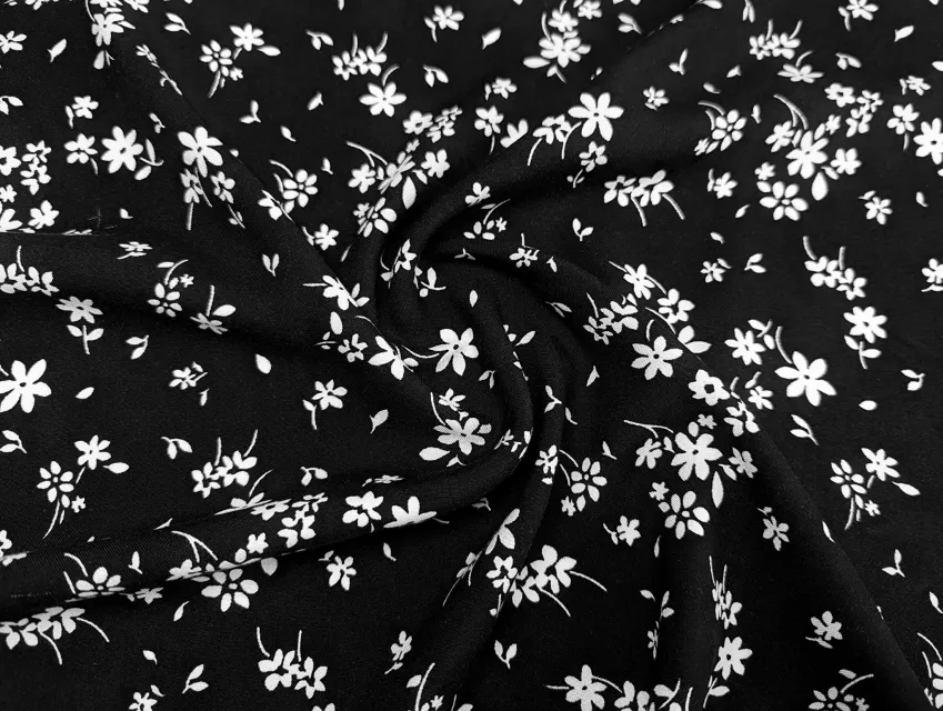 Штапель шовковистий квітковий розсип, чорний з молочним - фото 1 - інтернет-магазин tkani-atlas.com.ua