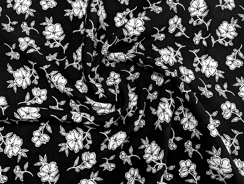 Штапель шовковистий квіточка на гілочці, чорний з молочним - фото 1 - інтернет-магазин tkani-atlas.com.ua