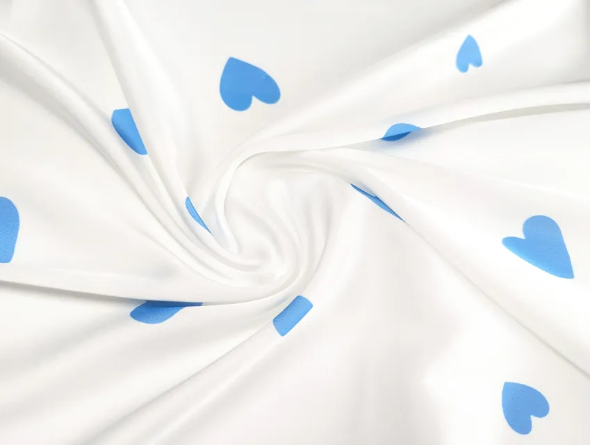 Шовк Армані сердечки, молочний з блакитним - фото 1 - інтернет-магазин tkani-atlas.com.ua