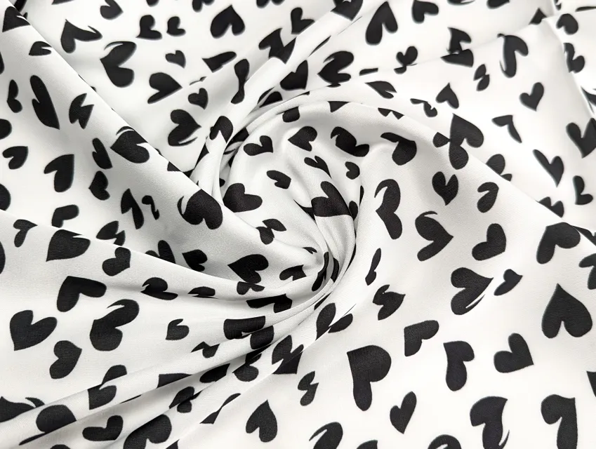 Шовк Армані розсип сердець, чорний на молочному - фото 1 - інтернет-магазин tkani-atlas.com.ua
